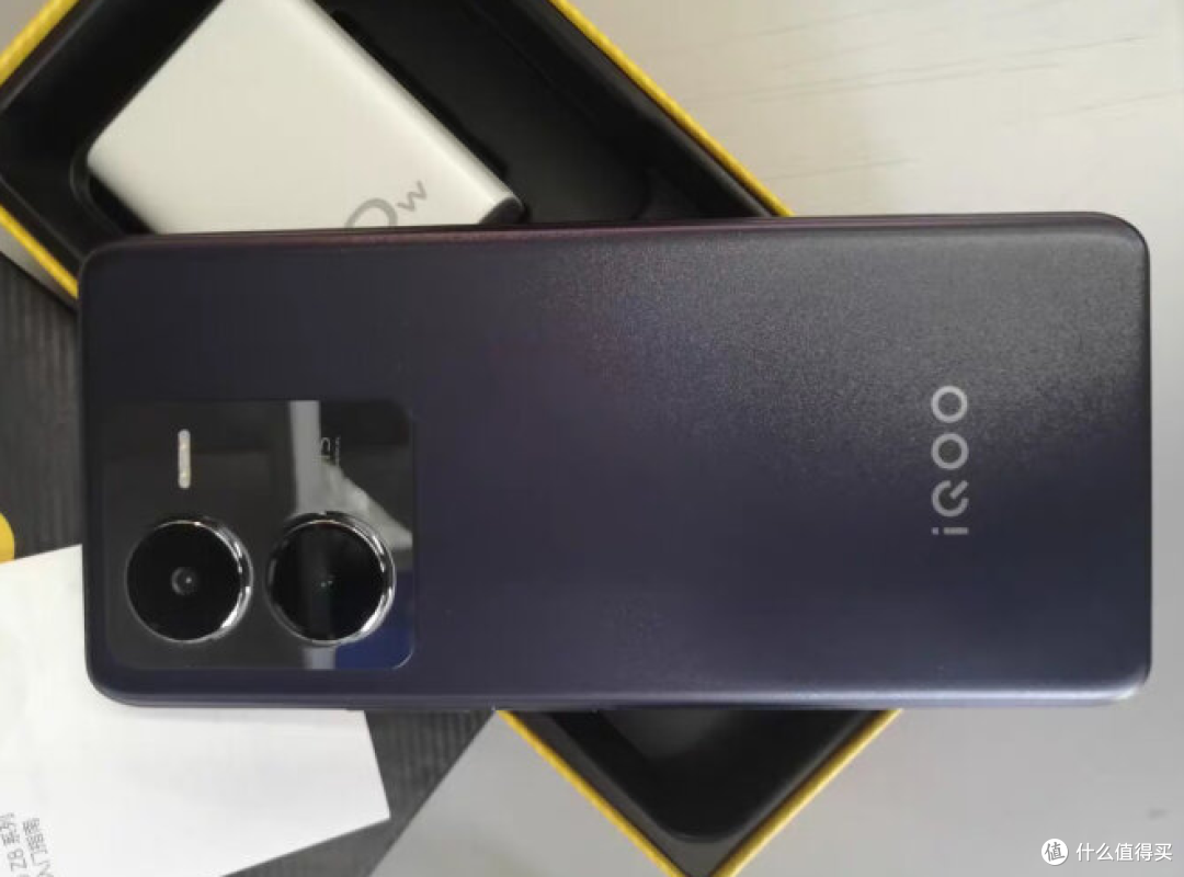 vivoiQOO Z8 上手体验:续航惊人、拍照出色,年轻人的首选手机?