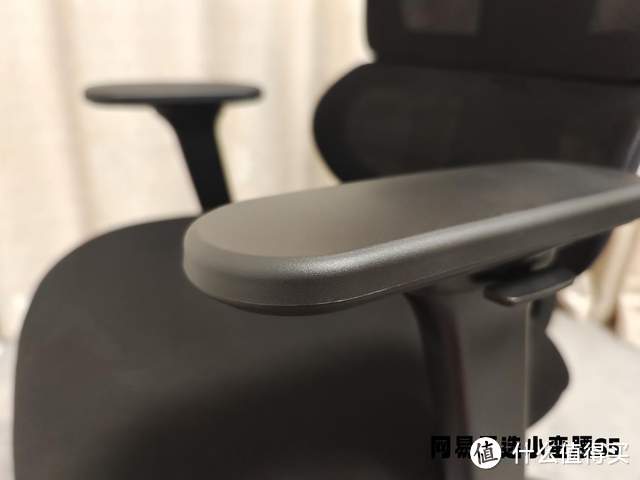 三款500+价位人体工学椅实测深度横评—— 网易严选小蛮腰S5 /西昊M18 / 黑白调 P5