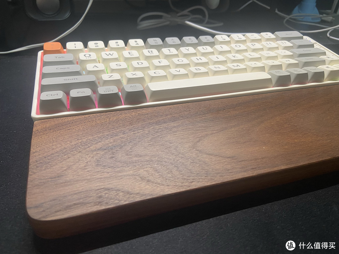 狼途GK65机械键盘，三模连接，RGB灯光，89元入手，性价比绝杀。