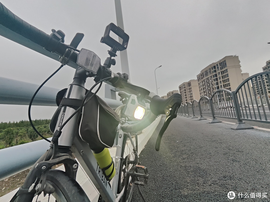 冷笑话：我的自行车灯和我汽车灯差不多亮，迈极炫CBL1600晒单