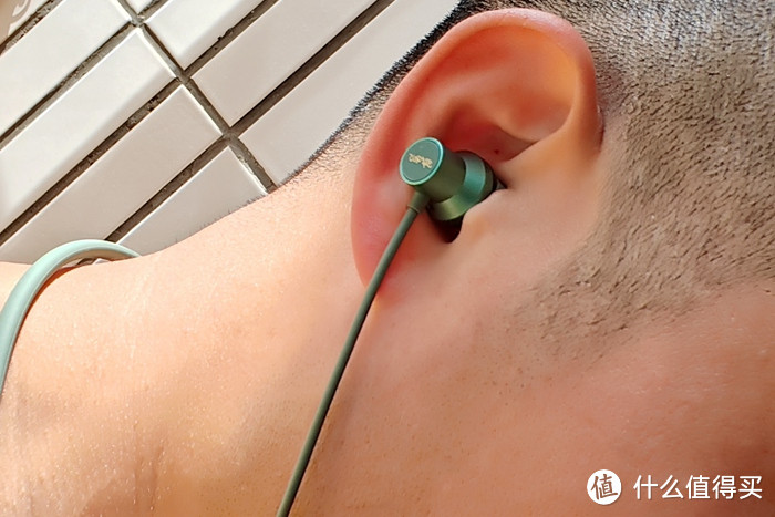 iKF W5颈挂式主动降噪蓝牙耳机：日常运动的新伙伴