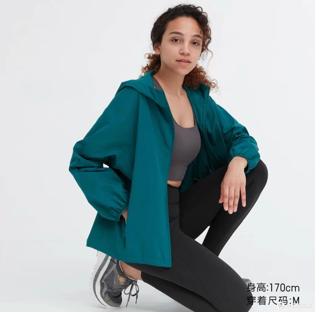 优衣库女生防晒衣降价150-200元!秋季穿不闷热,防风防水出行必备