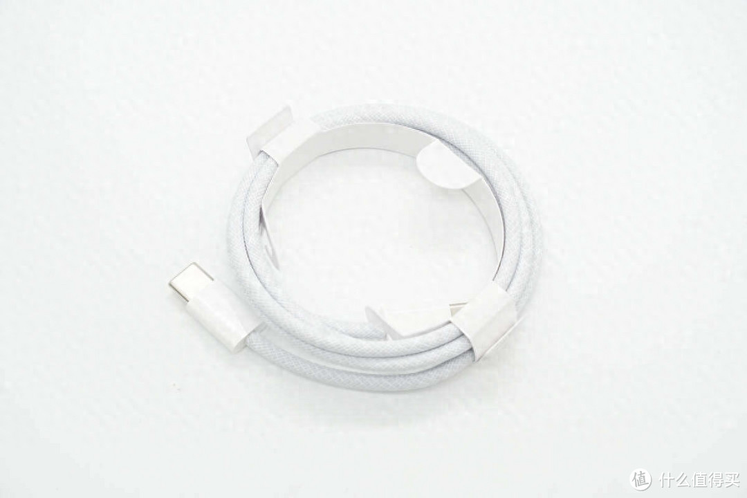 苹果iPhone15配的原装USB-C数据线