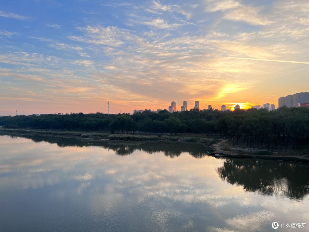 色彩美景,时光留驻——iPhone 13记录清晨的唐人中心