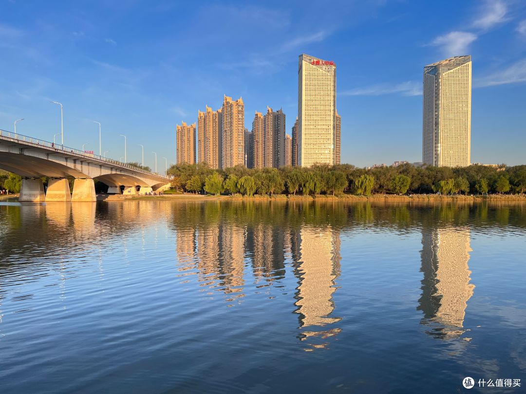 色彩美景,时光留驻——iPhone 13记录清晨的唐人中心