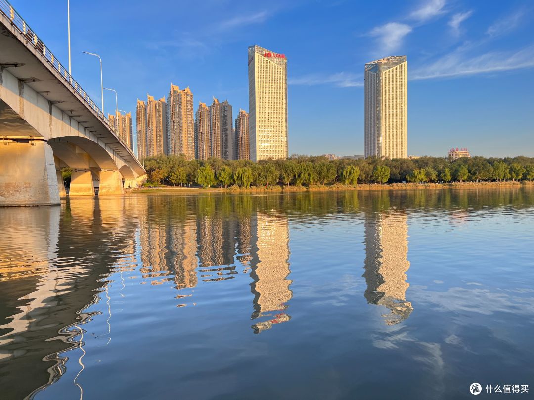 色彩美景,时光留驻——iPhone 13记录清晨的唐人中心