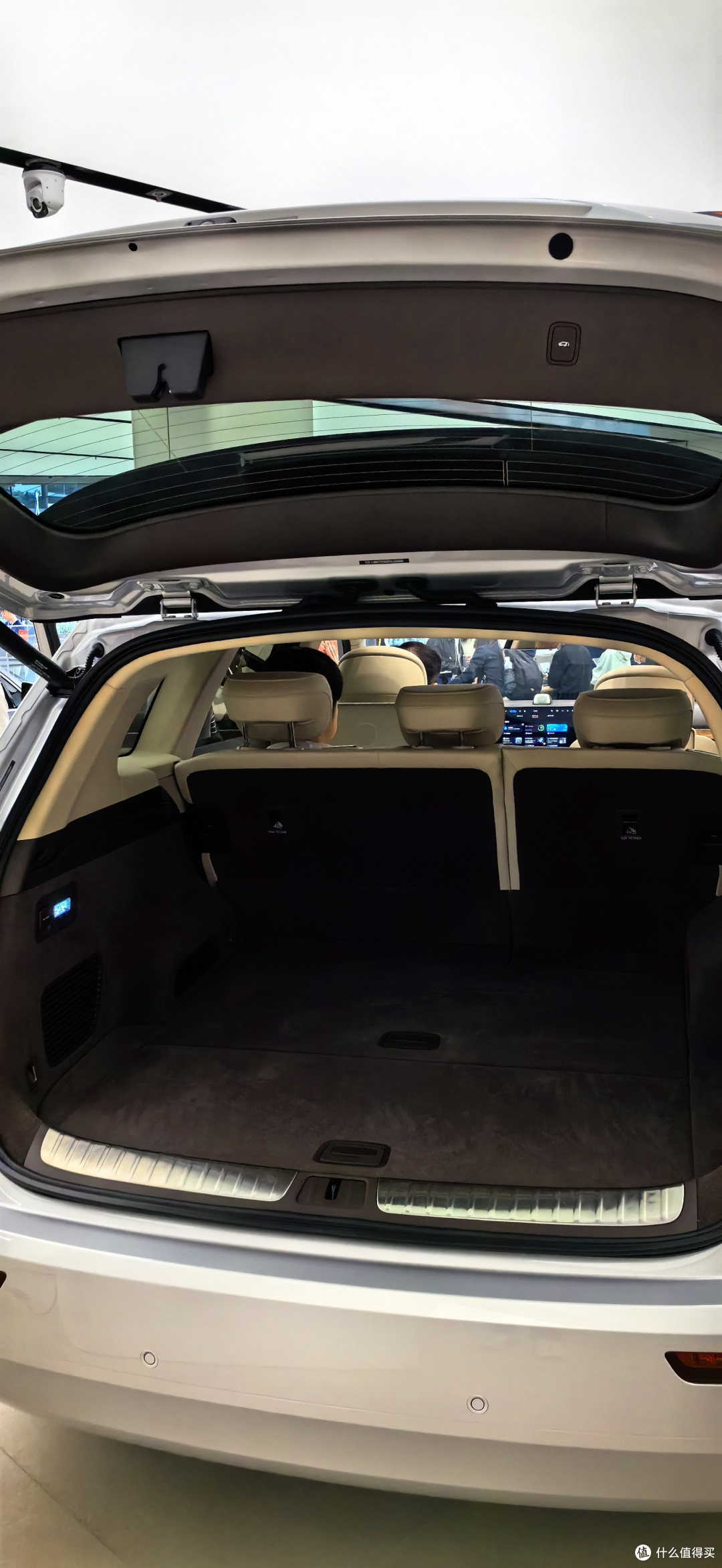 超大的后备箱空间