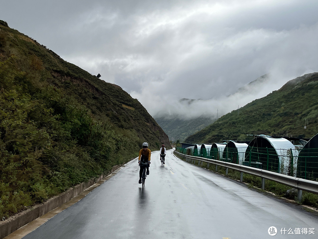 骑行穿越洛克之路，10天爬升15000米从甘南到川西