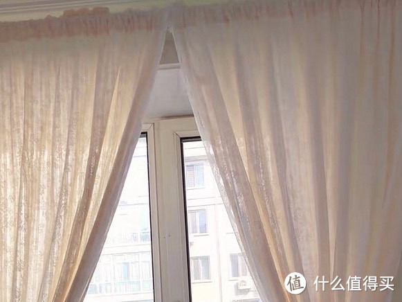 窗帘，为我们的居所增添了一丝雅致和个性