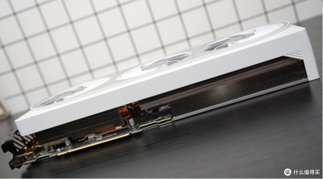 技嘉RTX 4070 Ti AERO雪鹰显卡实测《星空》:4K画质的敲门砖 !