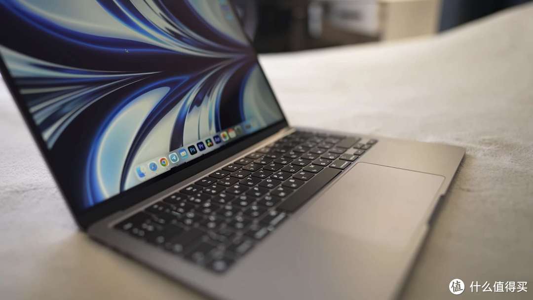 性能强悍 做工精致 续航持久到离谱 但依然不是很推荐 MacBook Air 15寸体验