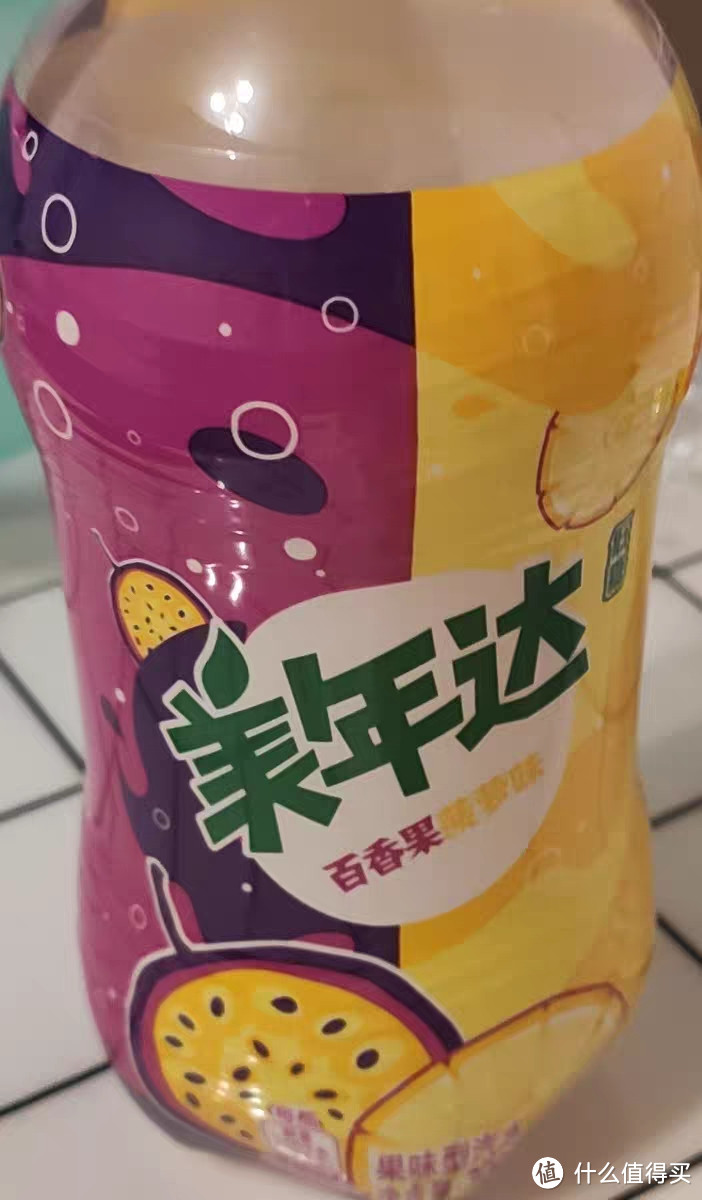 百事可乐美年达百香果菠萝味汽水碳酸饮料：一场味蕾的狂欢