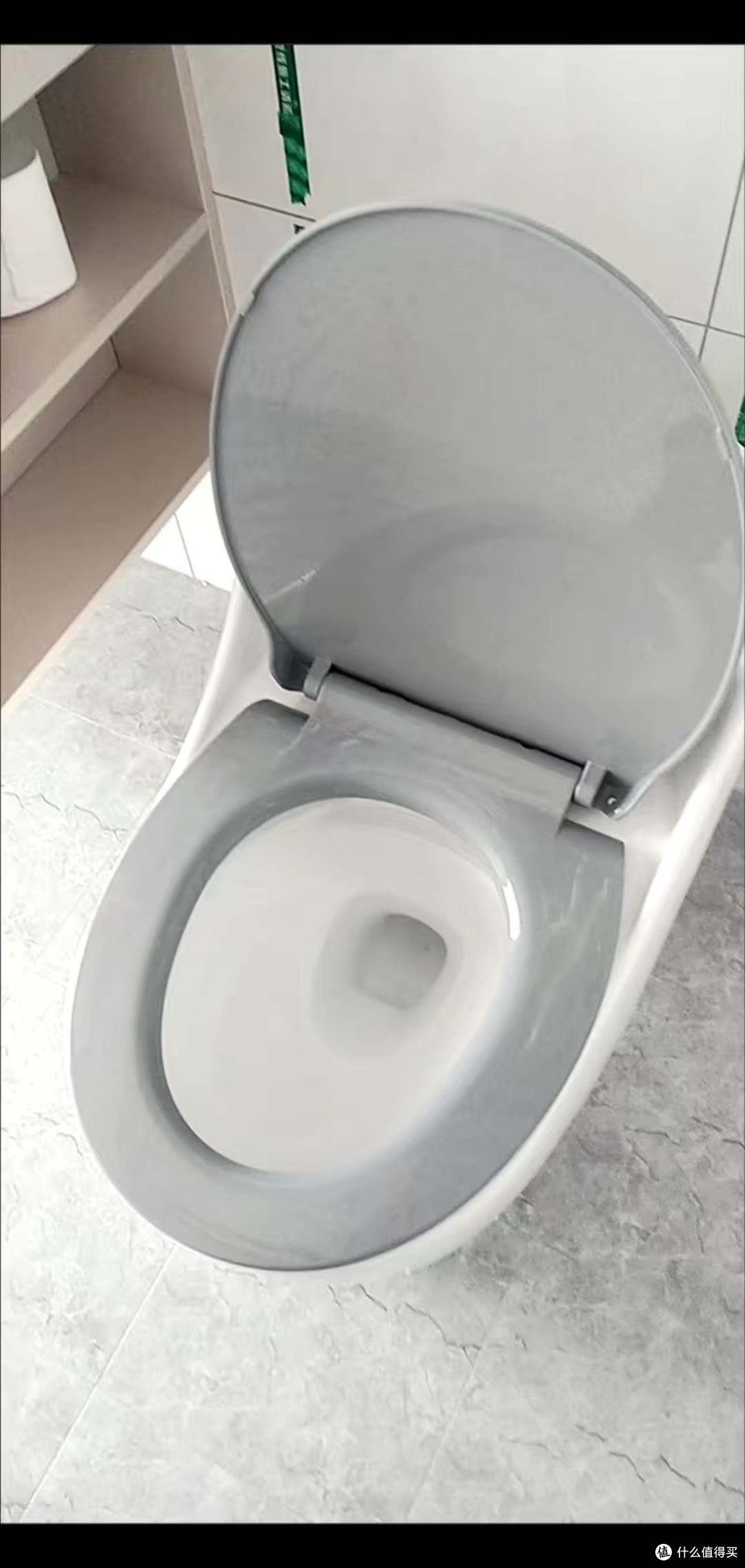 曼戈夫陶瓷马桶圆滑唇面、减少溅射残留、隐藏式冲水孔、简洁美观、超大吸力