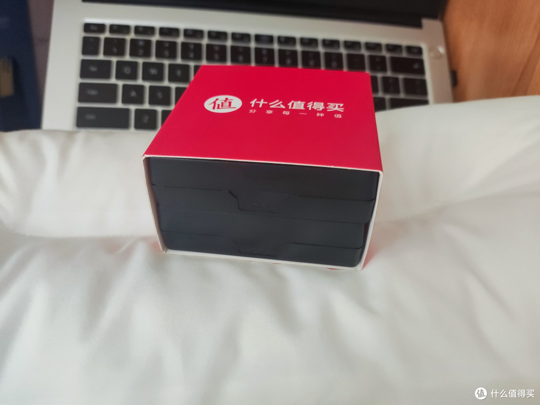 第一次收到张大妈寄过来的,值得买键帽,可惜我没有机械键盘