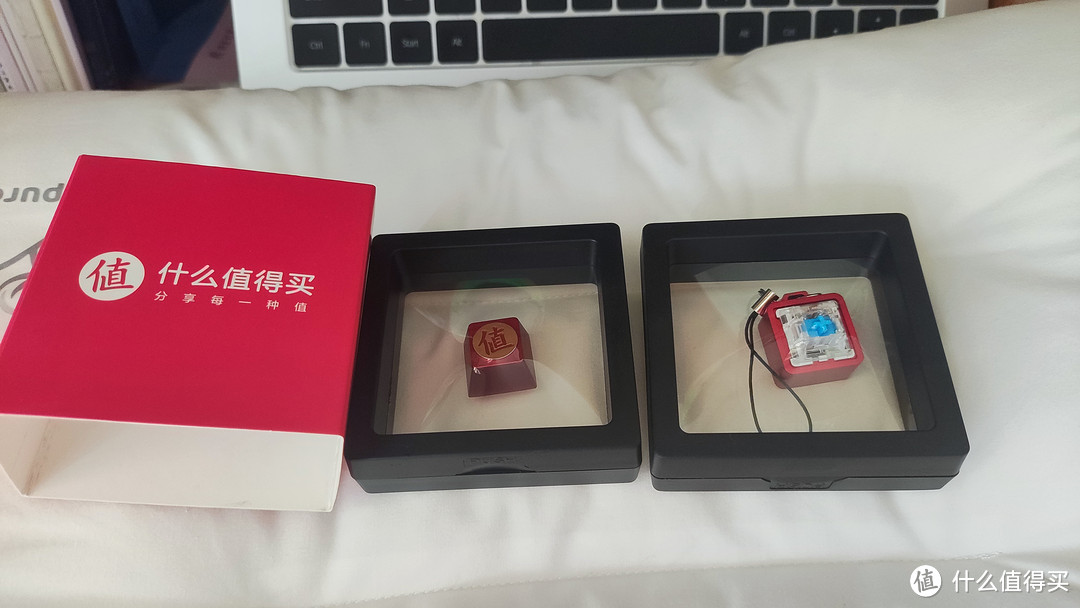 第一次收到张大妈寄过来的,值得买键帽,可惜我没有机械键盘