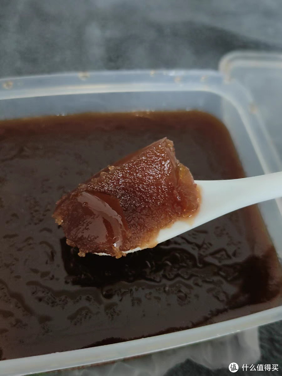 我们来了解一下这款天津特产木糖醇山楂糕的制作工艺。这款山楂糕选用的是新鲜的山楂果实