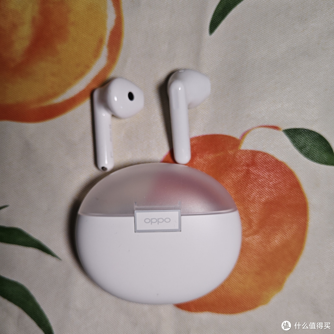 高品质音乐+AI 通话降噪，OPPO 真无线蓝牙耳机半入耳式，让你的沟通更加清晰！