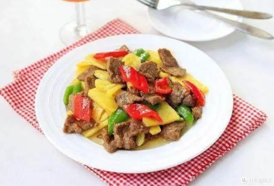 菠萝炒牛肉的做法,肉嫩鲜美,又爽口!