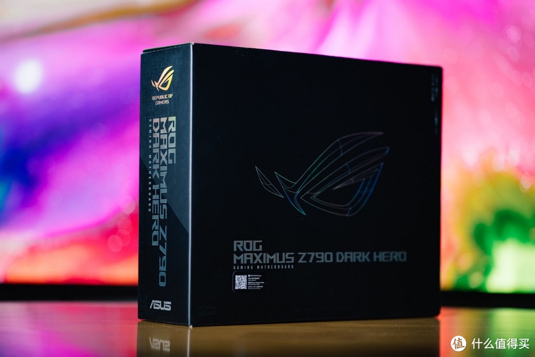 ROG MAXIMUS Z790 DARK HERO抢先看：5个M.2，标配Wi-Fi 7，PCIe 5.0拉满