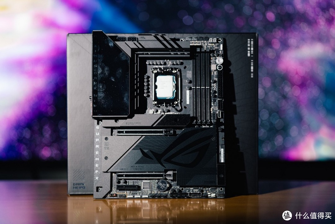 ROG MAXIMUS Z790 DARK HERO抢先看：5个M.2，标配Wi-Fi 7，PCIe 5.0拉满