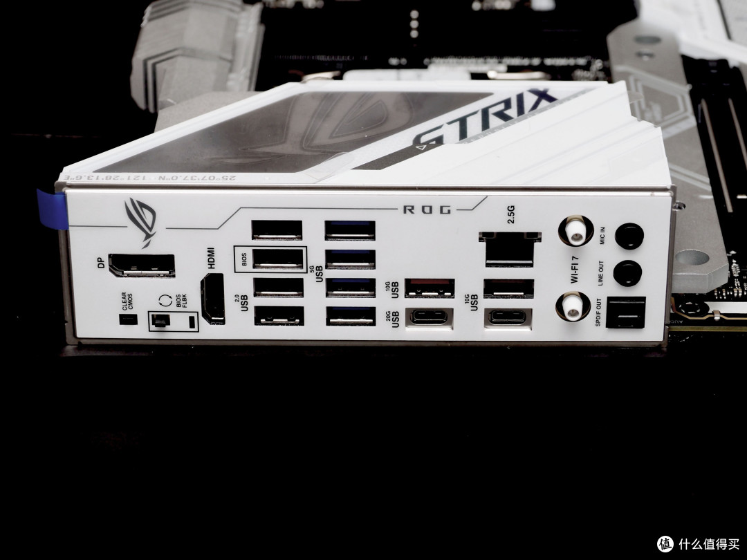 14代酷睿高端“颜值”主板，华硕ROG STRIX Z790-A GAMING WIFI S 新吹雪主板首发图赏