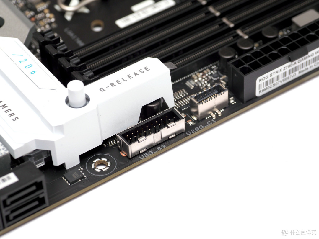 14代酷睿高端“颜值”主板，华硕ROG STRIX Z790-A GAMING WIFI S 新吹雪主板首发图赏