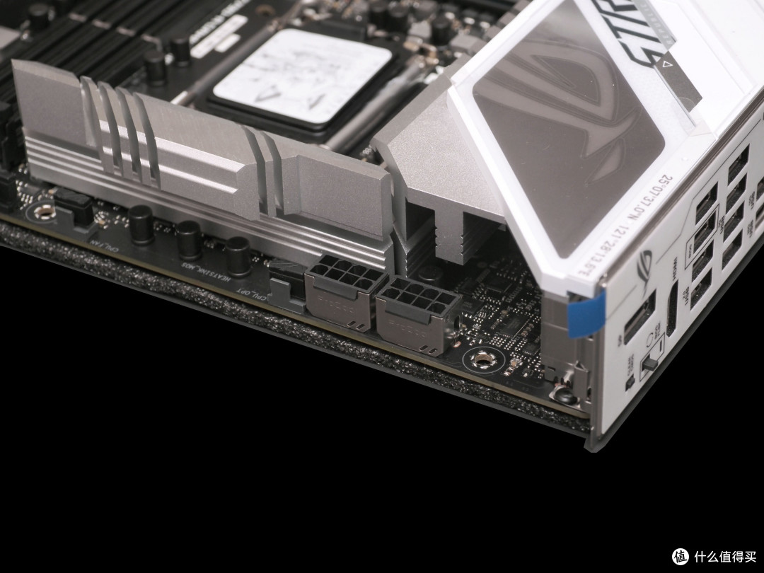 14代酷睿高端“颜值”主板，华硕ROG STRIX Z790-A GAMING WIFI S 新吹雪主板首发图赏