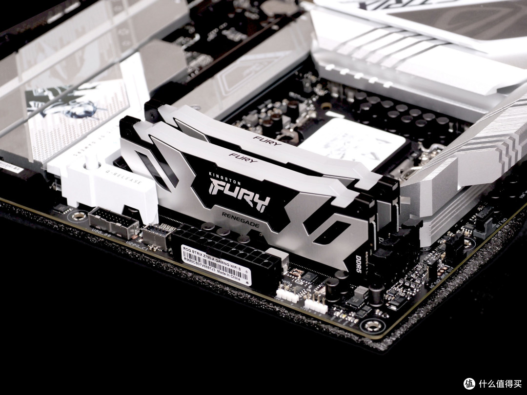 14代酷睿高端“颜值”主板，华硕ROG STRIX Z790-A GAMING WIFI S 新吹雪主板首发图赏