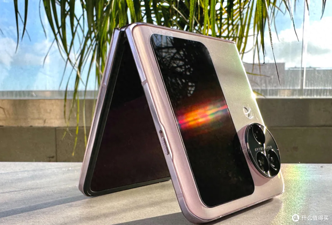 新机盘点！OPPO Find N3 Flip：惊艳外观+3镜头+强悍芯，网友说好