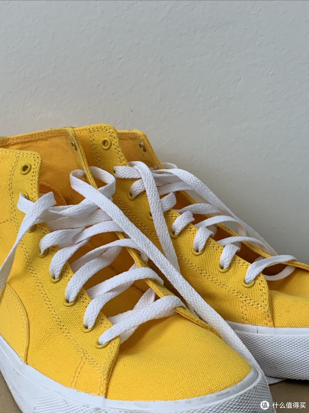 我最喜欢的一款黄色运动鞋，黄的发亮～