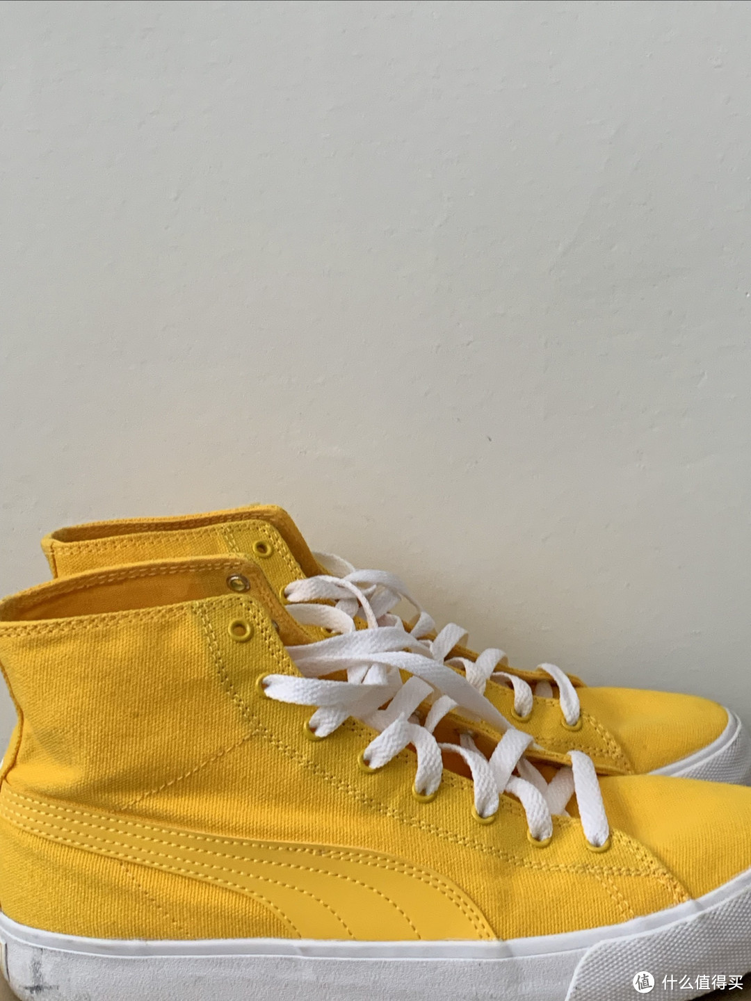 我最喜欢的一款黄色运动鞋，黄的发亮～