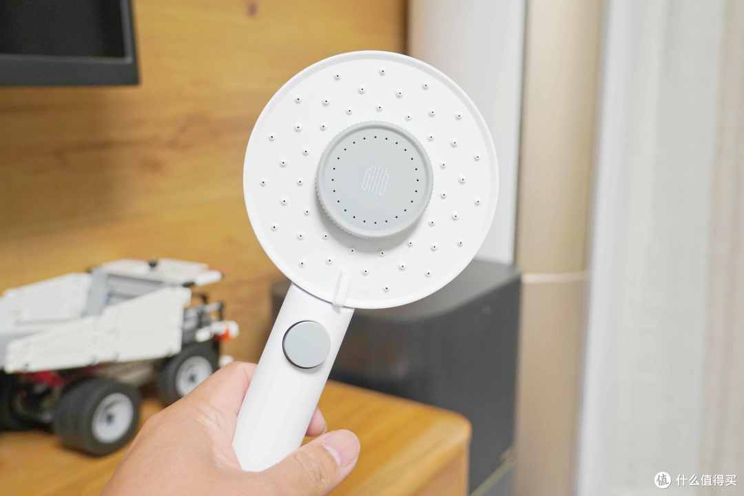 颜值出众使用方便,自己动手更换大白琴键数显淋浴花洒