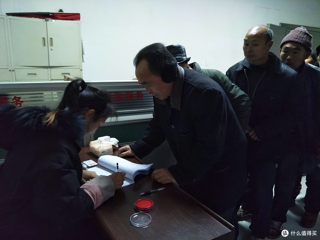 “报复性存钱”时代已经到来,过来人:存钱可以,但这3件事别做
