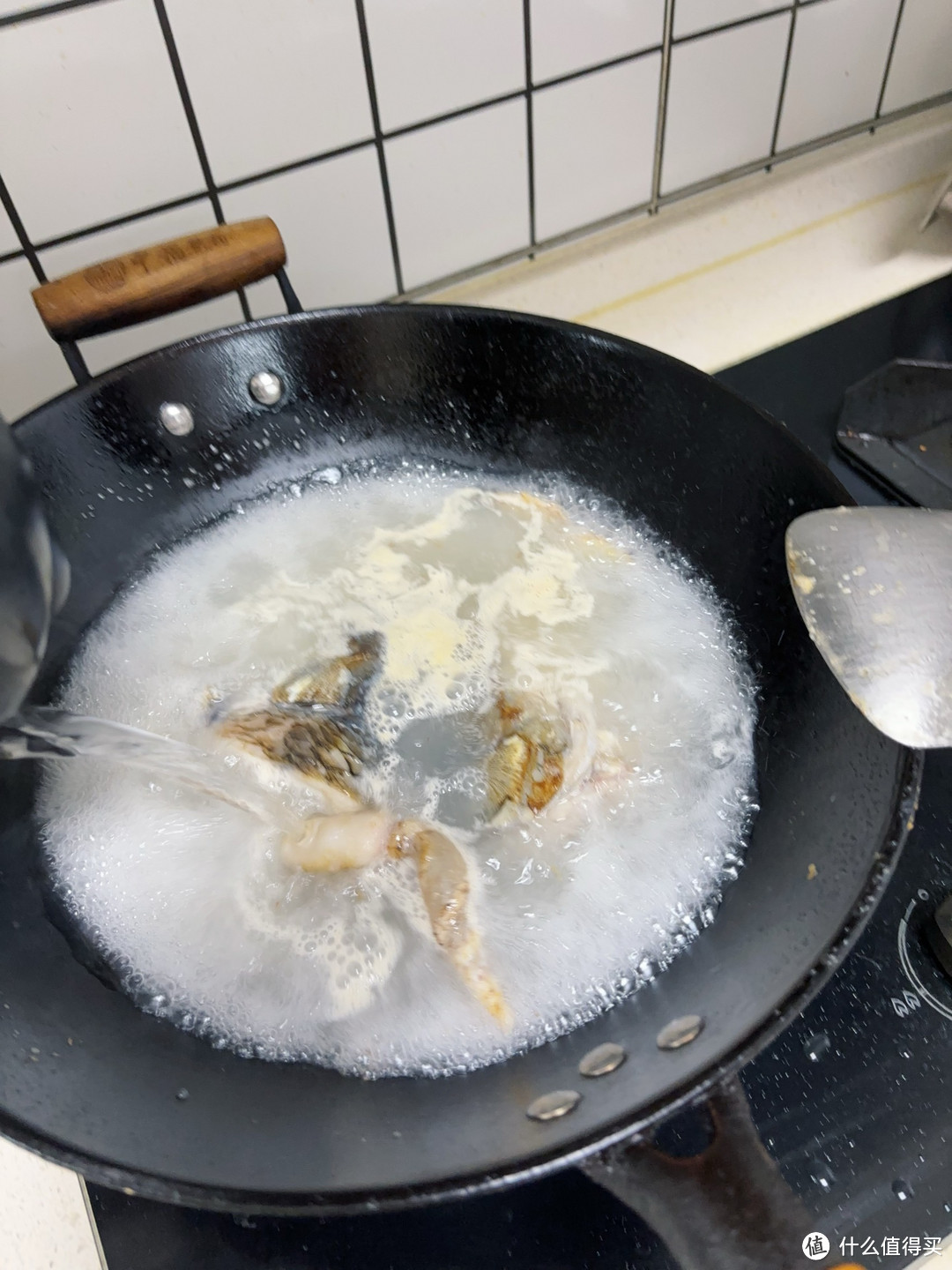怎么做出美味的鱼汤和剁椒鱼头呢？猪老师教你