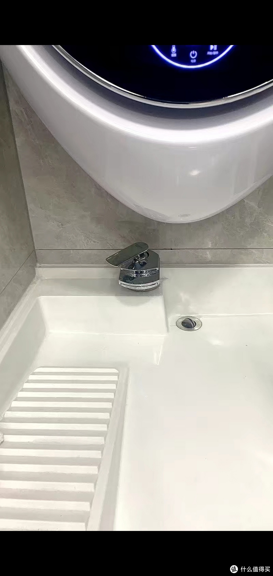 浴室洗手盆水龙头：仿瀑布式出水，品质生活触手可及