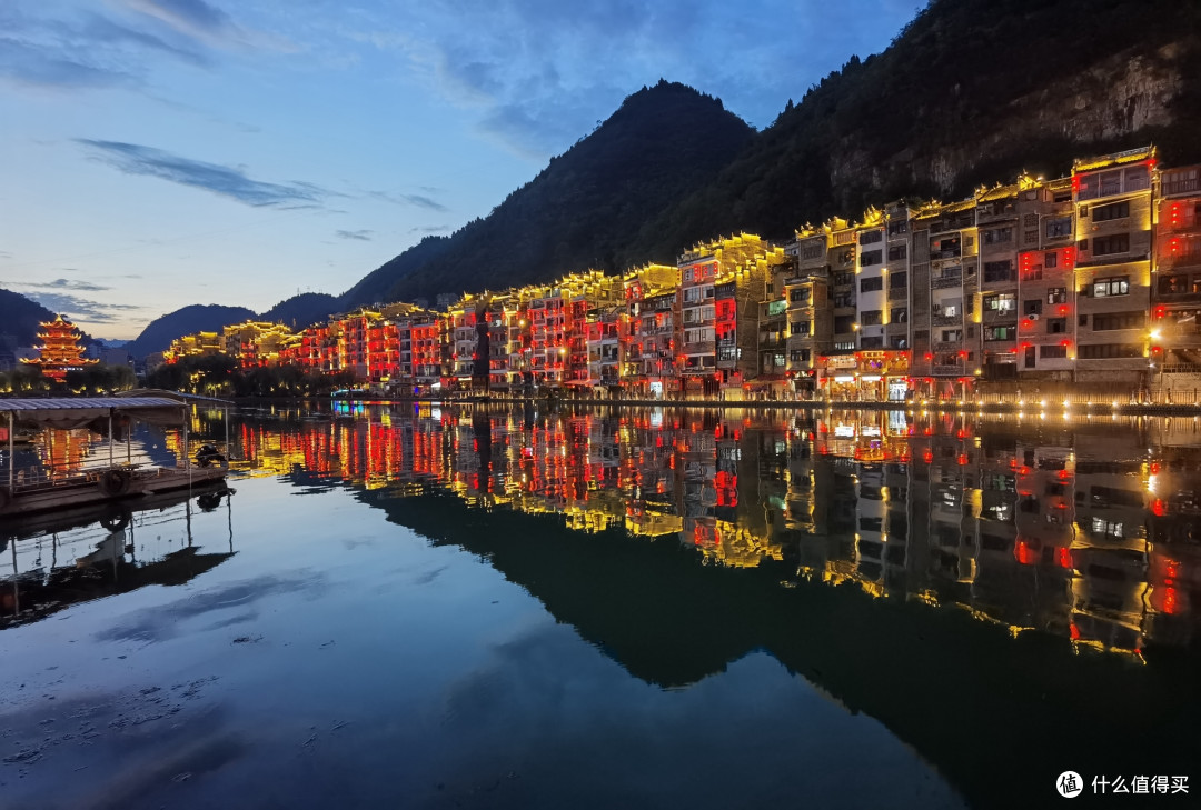 新大桥西邻河北岸夜景。