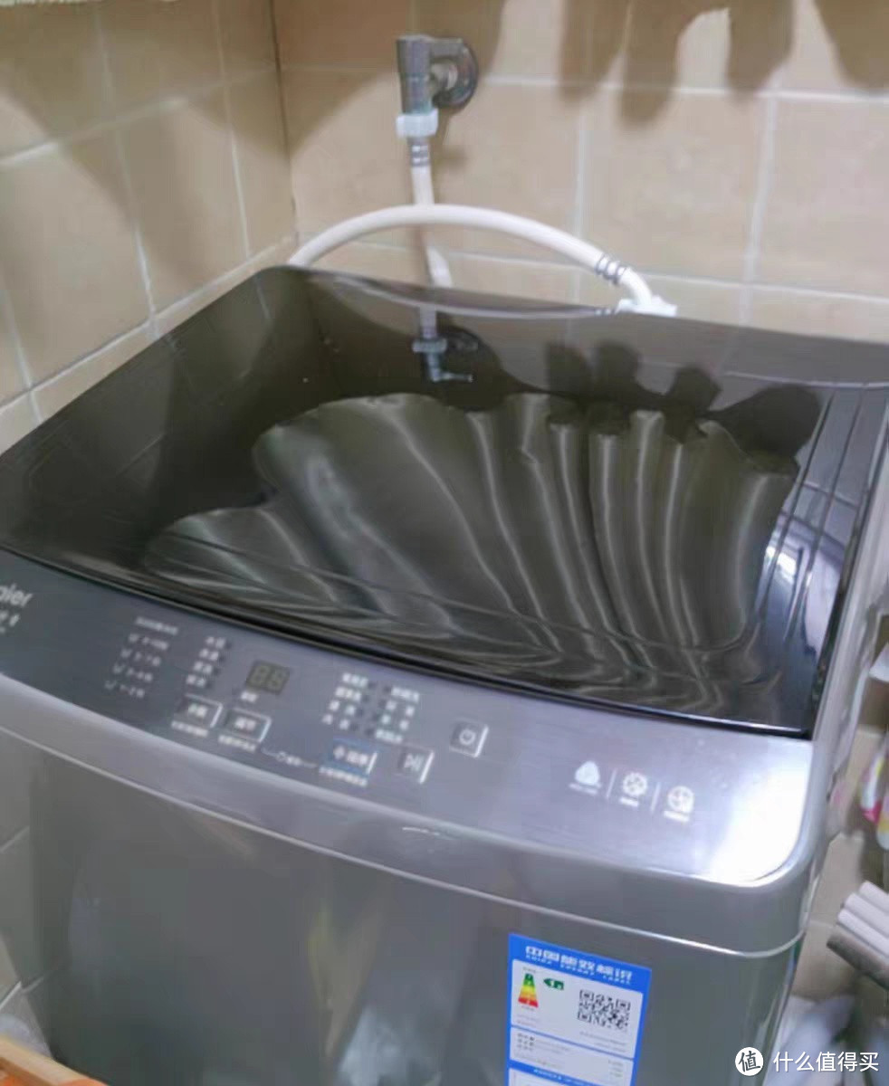 海尔全自动滚筒洗衣机：多功能特点与十公斤大容量的完美结合！