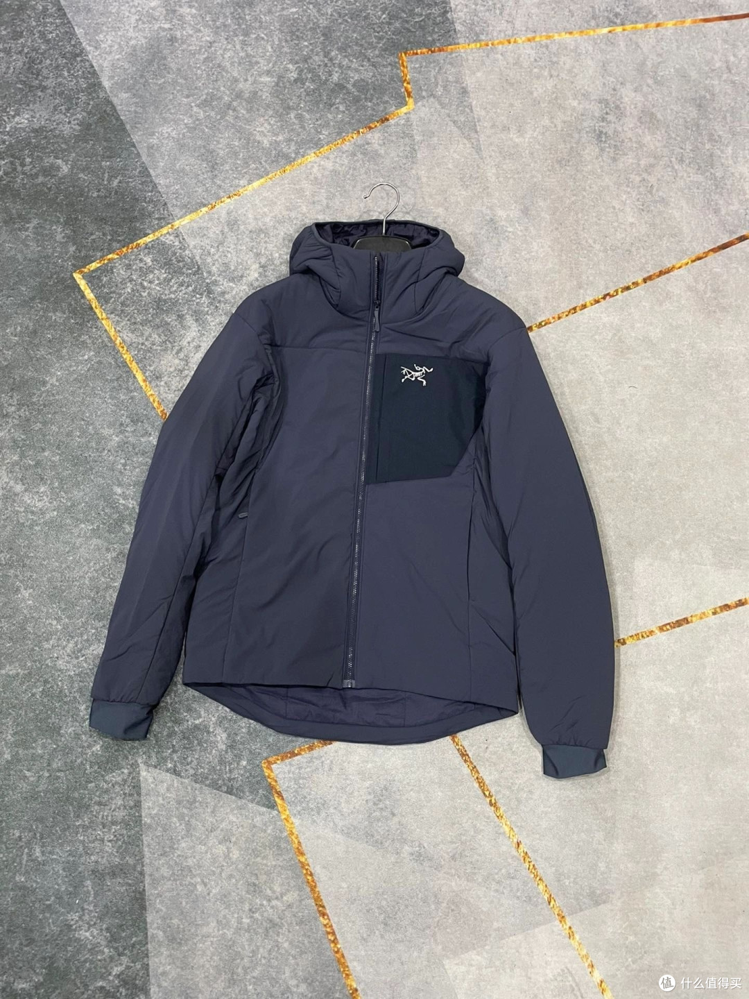 始祖鸟protonit城市通勤必备神器轻松穿梭于地铁公交间让你时尚又舒适