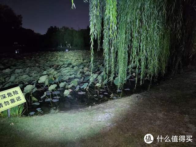 黑夜中做最亮的指引，务本L1双光源拐角便携灯如此精彩