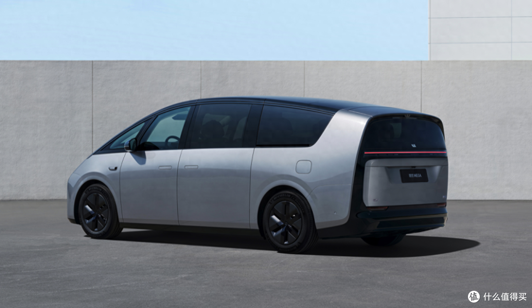造型酷似“和谐号”的理想纯电 MPV MEGA,真的会有人买吗?