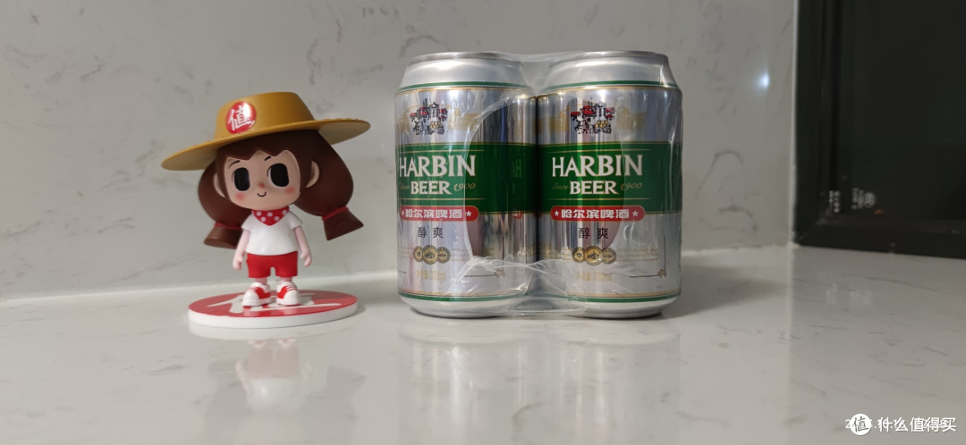 我感觉哈尔滨醇爽,更适合小草妹妹喝!