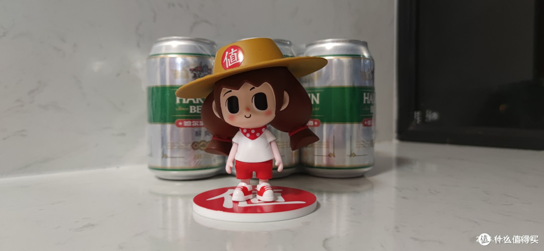 我感觉哈尔滨醇爽,更适合小草妹妹喝!