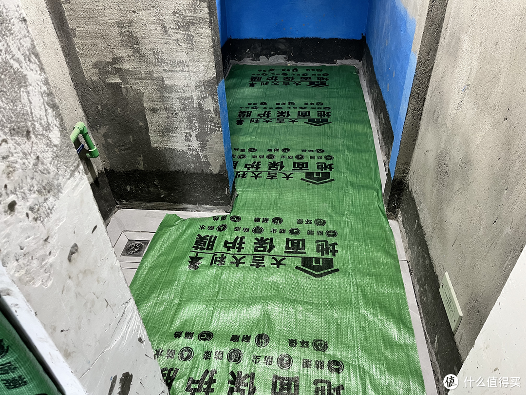 挑战3万预算入住150平方自装修计划5:轻松搞定墙砖铺贴,终于可以洗澡了