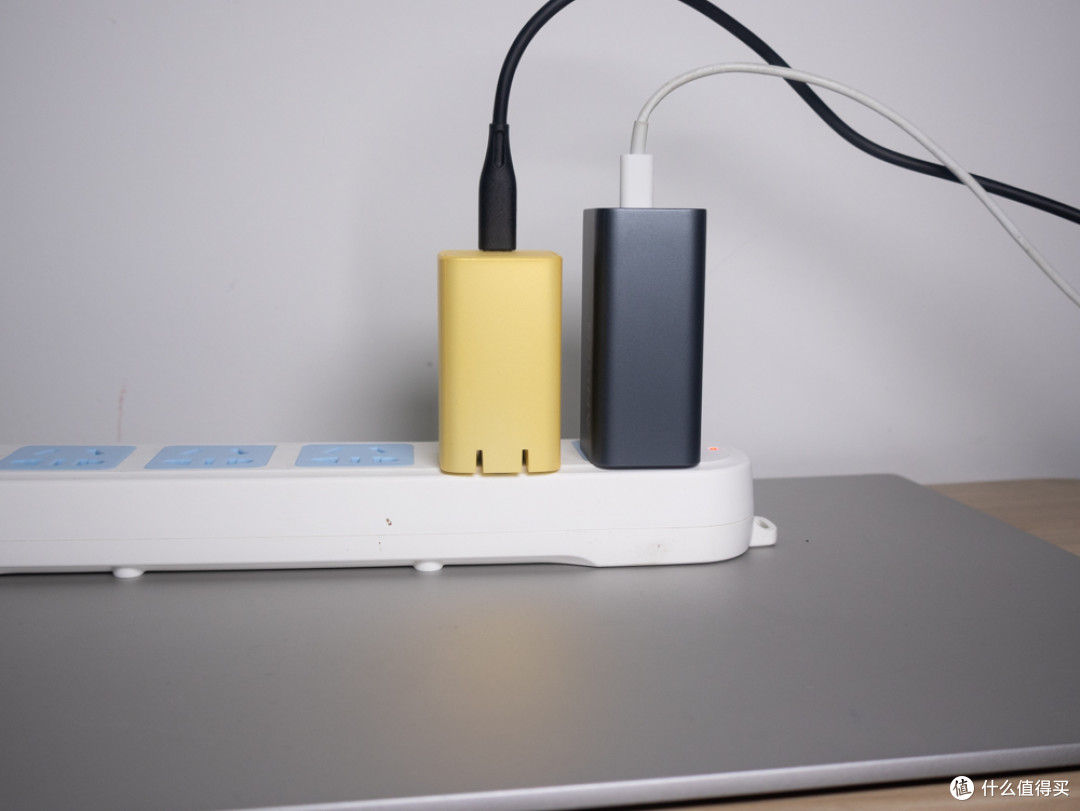 Anker安克65W三口充电器使用分享