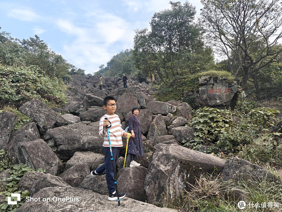 绍兴覆卮山，江浙少见的免费梯田和梯田灯光秀，还有最低海拔的冰川遗迹，值得去徒步！