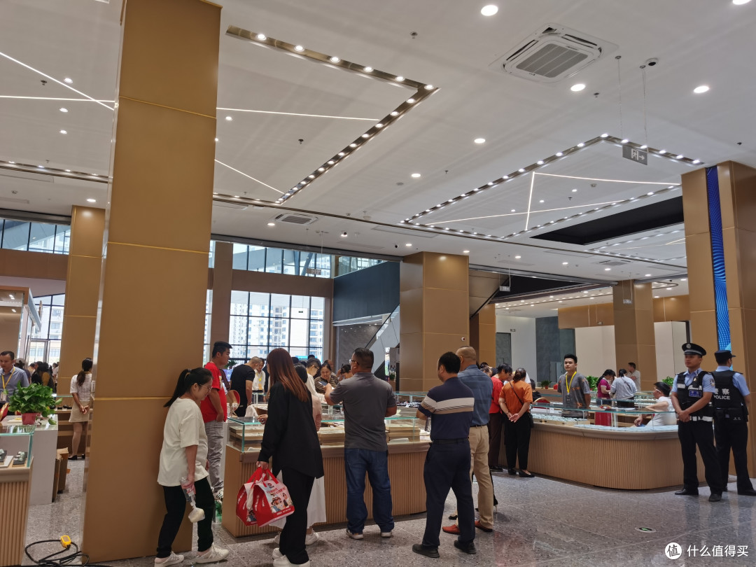听说买玉,需要讲缘分的