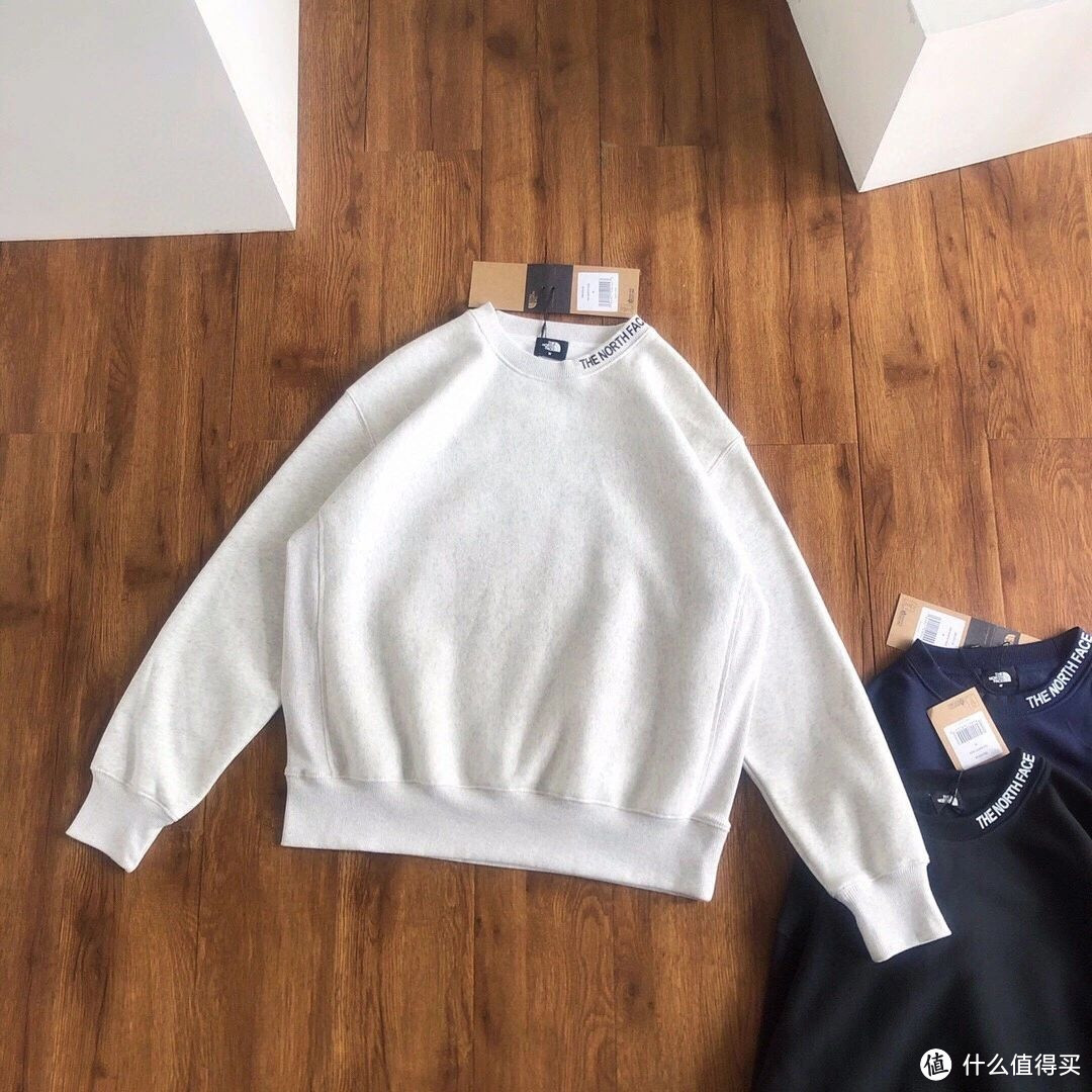北面卫衣:简约设计,百搭之选