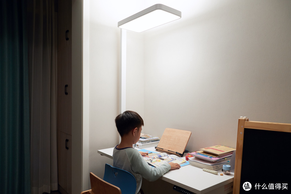 用数据说话，给孩子更舒适的护眼光环境，米家立式学习灯使用体验