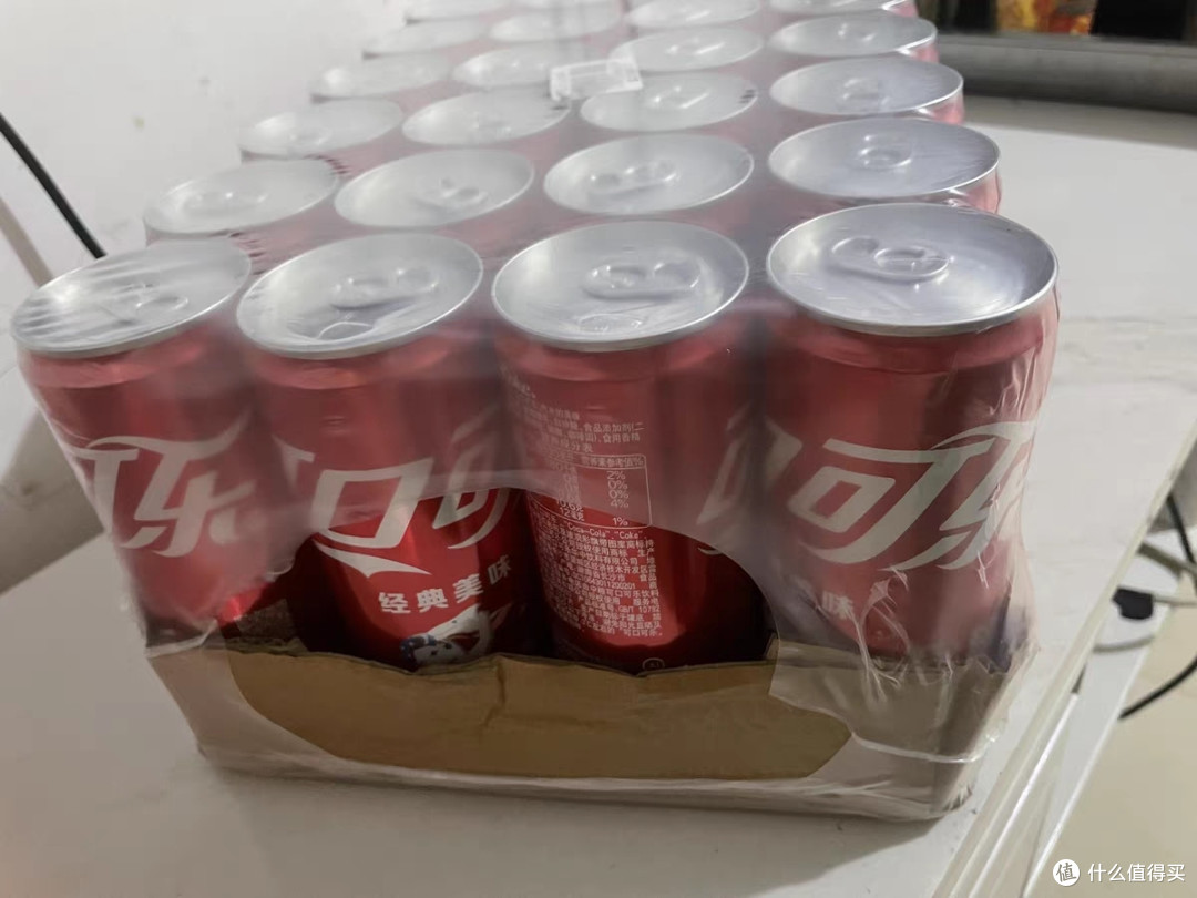 可口可乐经典摩登罐:原味碳酸饮料的时尚演绎