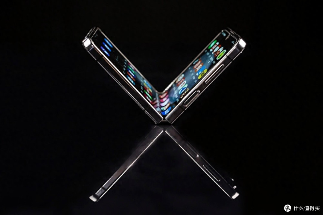三星Galaxy Z Flip5深度体验 大外屏装得下更多趣味